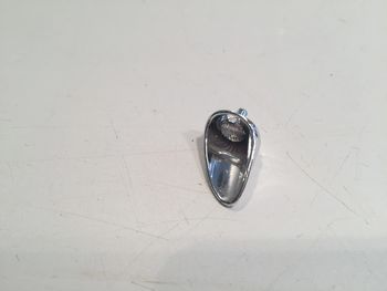 Support phare avant droit pièce détachée miniature Ferrari 275 GTB 4 1966 1/24 Burago #A25