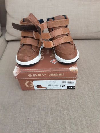 Baskets montantes à scratchs - portées une fois