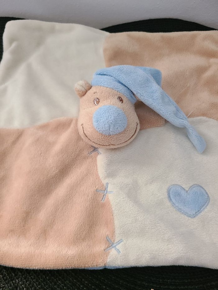 Doudou plat ours MANON ET VALENTIN coeur bleu - photo numéro 3