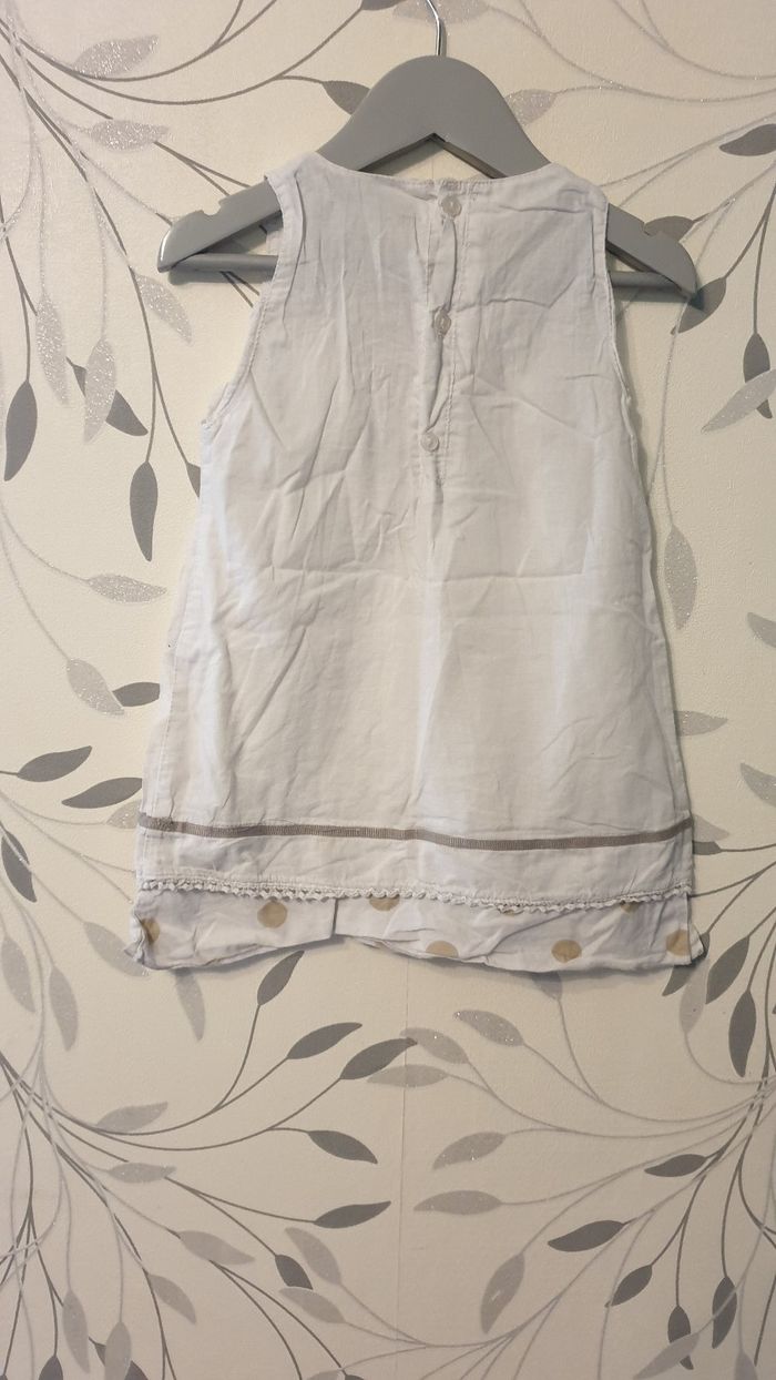 Robe blanche et beige 24 mois marque kiabi très bonne état - photo numéro 3