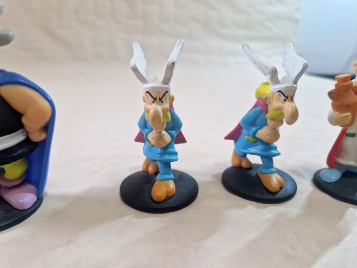 Lot figurine Asterix et obelix  , McDonald's 2019 - photo numéro 3