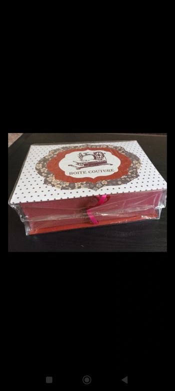 Boîte à couture froufrou