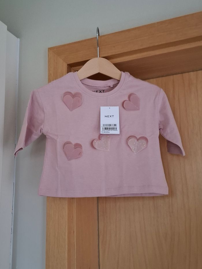 T-shirt rose à cœurs
/ Next / 3-6 mois