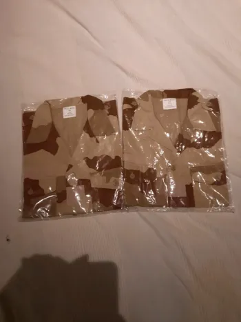 2 chemisettes militaire neuves taille M