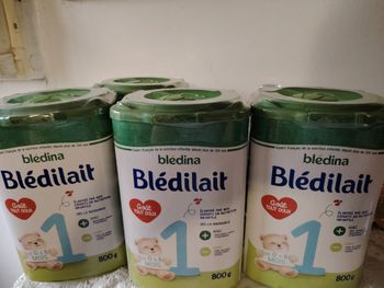 Lots de 4 boîtes de lait blédilait 1er âge (800 g).