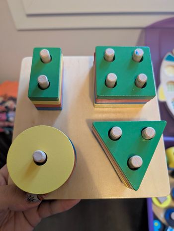 Jeu en bois a empiler