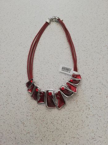 Collier neuf rouge