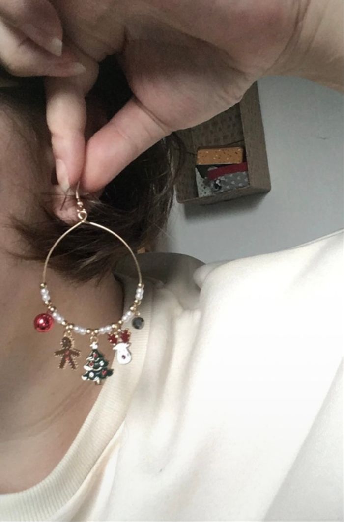 Boucles d’oreilles / Créoles pendantes NEUVES femme thème de Noël 🎄🎅🏼 - photo numéro 3