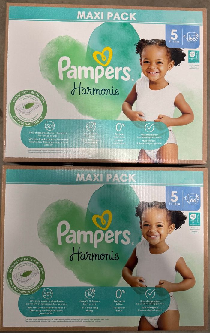 Lot de 2 cartons de couches Pampers Harmonie taille 5 132 couches