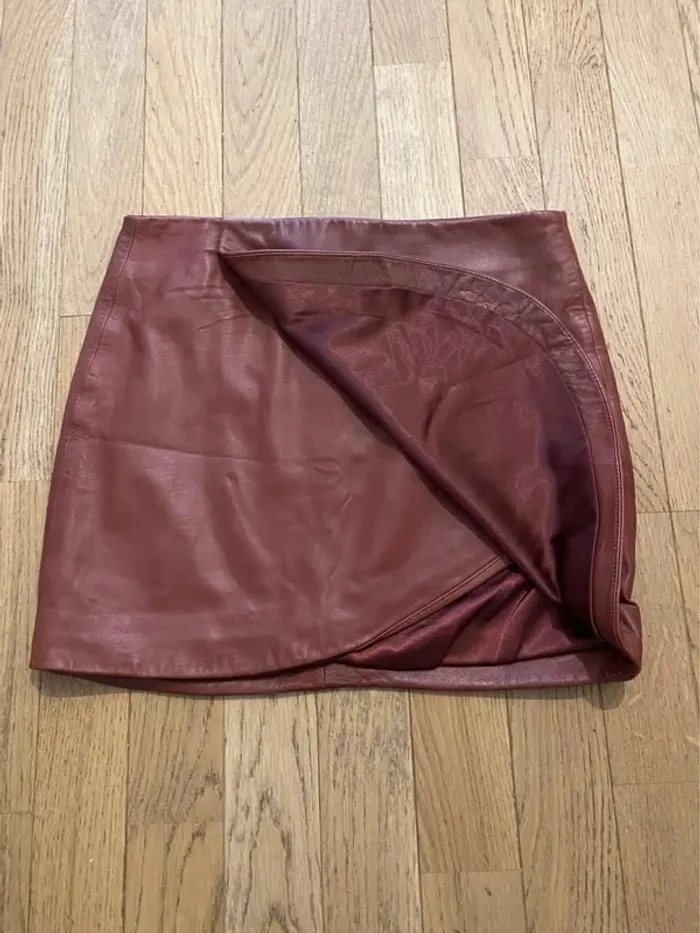 Mini jupe en cuir bordeaux Sézane modèle Bronx taille 36 - photo numéro 3