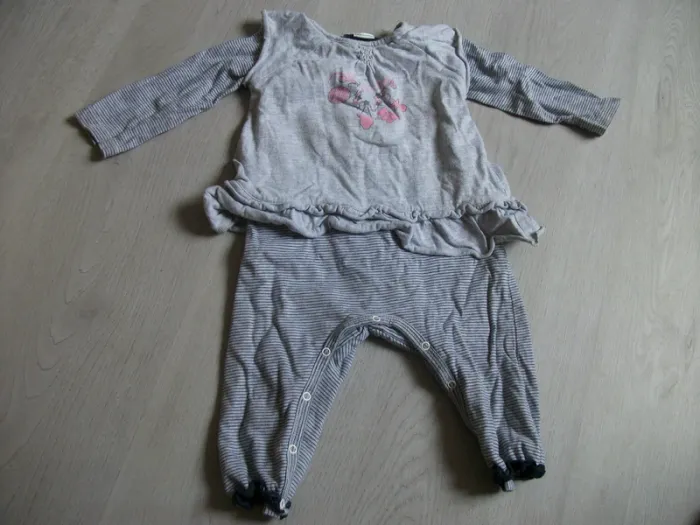 Lot de 4 tenues bébé fille 3 mois TBE - photo numéro 5
