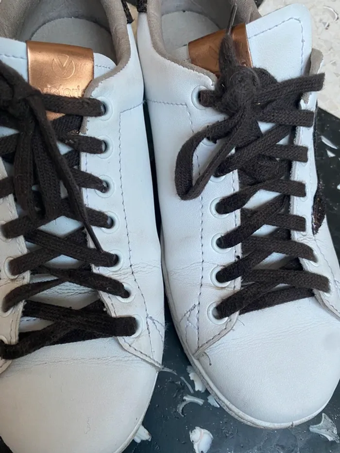 Baskets Victoria blanches – Détails pailletés – Taille 39 EU - photo numéro 2