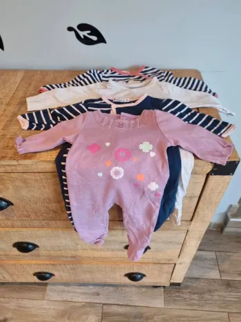 Lot de 4 pyjamas léger 1 pièce 6 mois