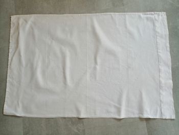 torchon blanc avec bande ajourée vintage