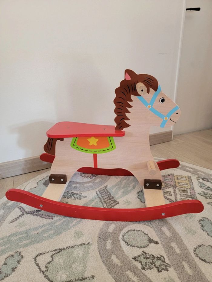 Cheval à bascule 🎠 - photo numéro 2