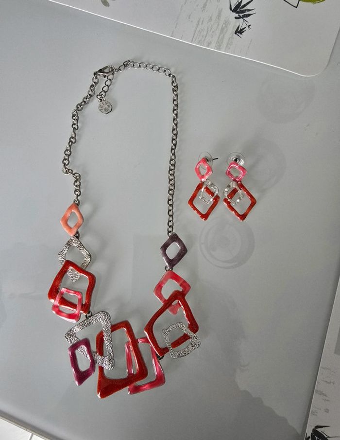 Parure Ikita très bon état : collier et boucles d'oreilles