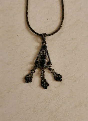 Collier vintage noir