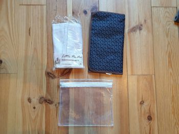 Lot de 2 langes neufs et matelas à langer