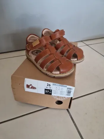 Sandales méduses quadrillé cuir camel taille 26 tres bon état