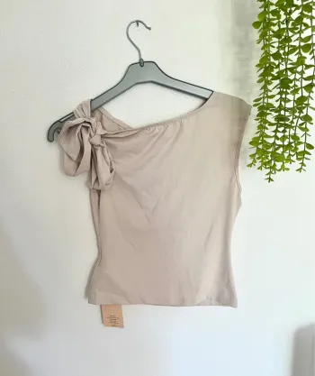 Très beau haut à bretelle pour femme