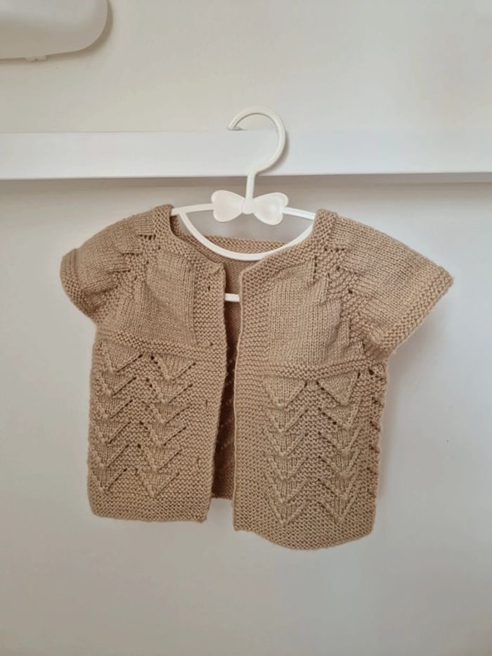 Gilet mixte tricot beige neuve 6-12mois