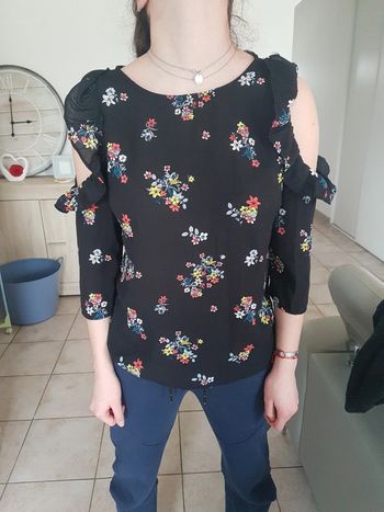 Haut a fleurs epaules denudes kiabi taille 38