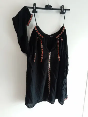 Jolie tunique noire taille 40