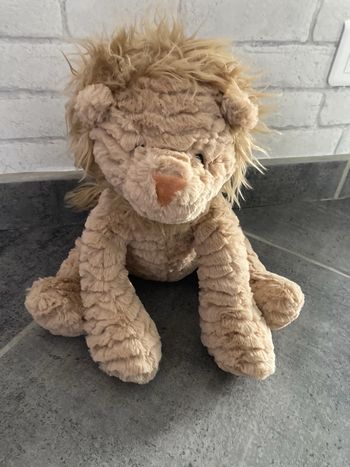 Lion en peluche