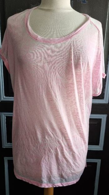 T-shirt léger et transparent taille L rose à reflet blanc