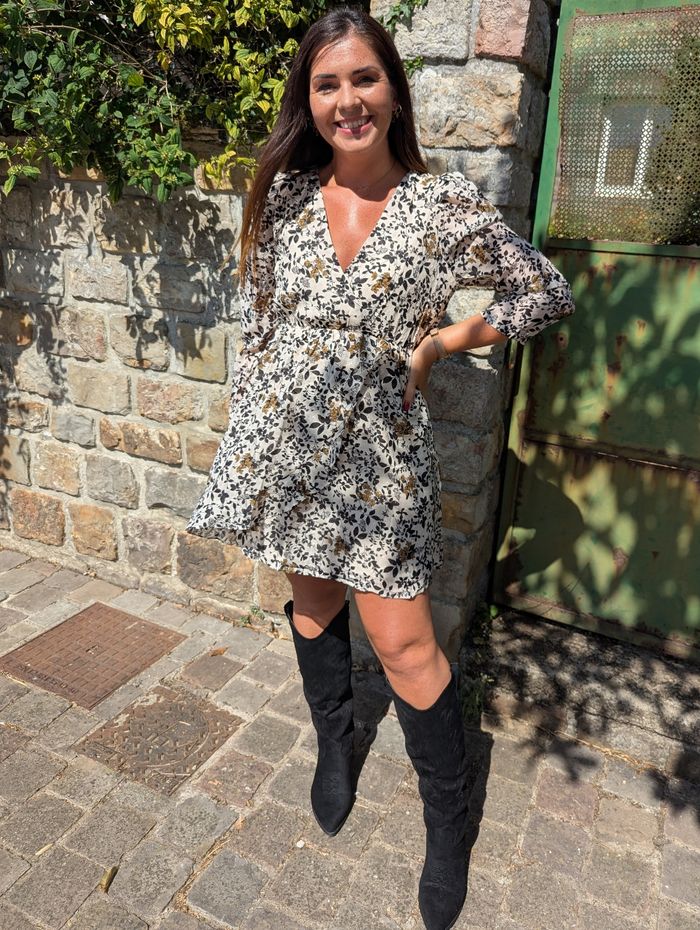 Robe fleurie Tours écru/noir manches 3/4
Taille S - photo numéro 2