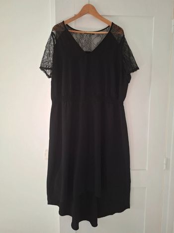 Robe noire asymétrique