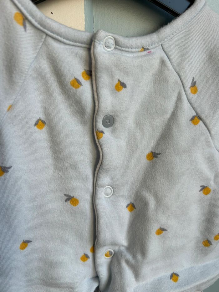 Combinaison bleu ciel /blanc, avec citrons , 1 mois - photo numéro 5