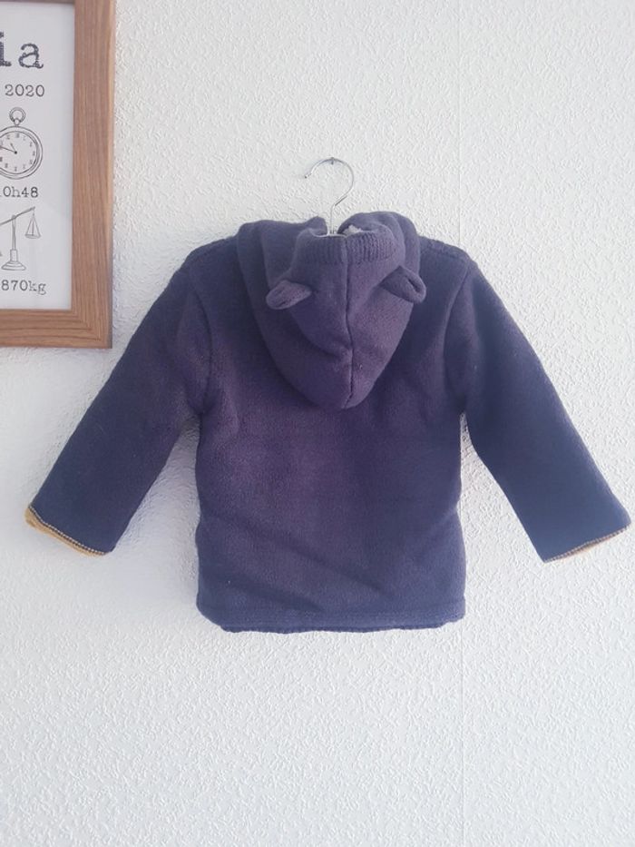 Noukie's - Mantelet / gros gilet en tricot avec capuche - Neuf avec étiquette ! (12 mois) - photo numéro 3