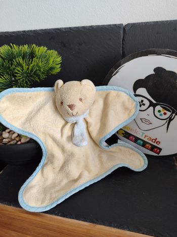 Doudou ours Comptine plat jaune bleu écharpe bleu clair ancien vintage knuffel