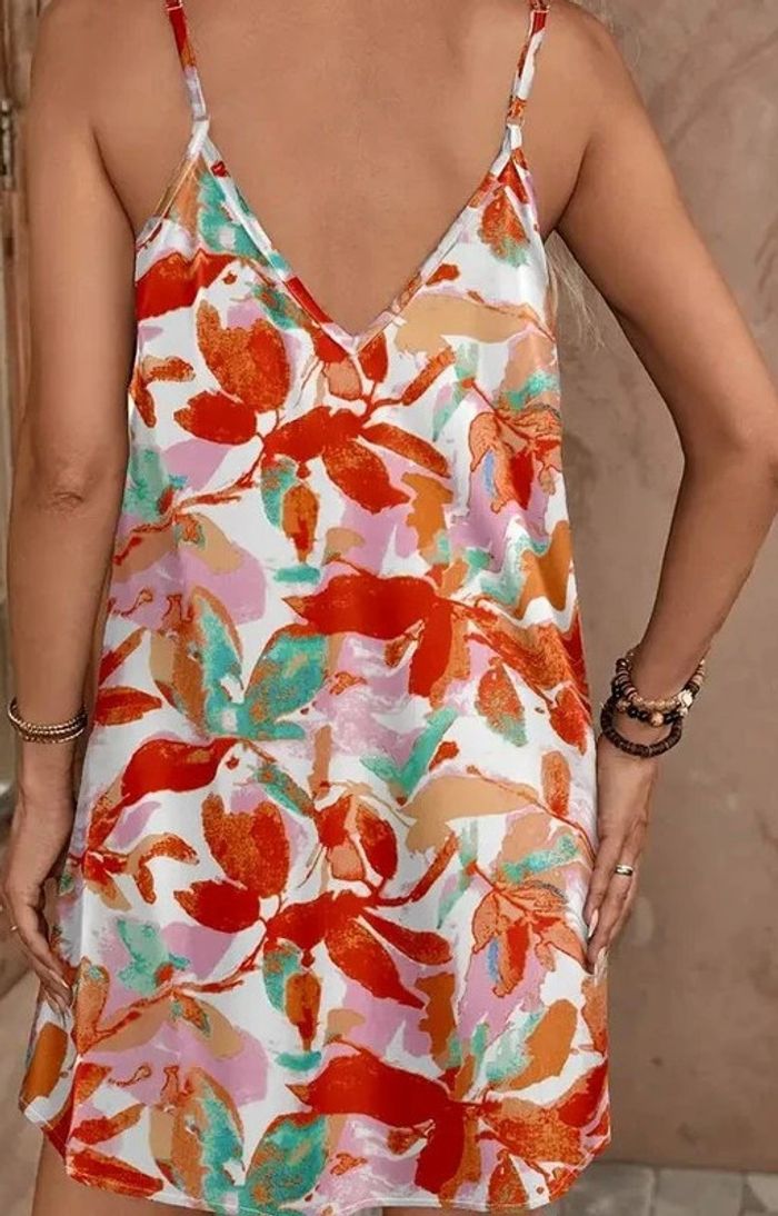 Superbe robe florale et estivale - photo numéro 2