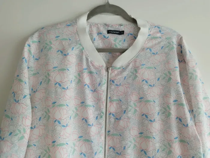 🌸 Bombers blanc et rose lotus InExtenso - Drop Asie 👹 - photo numéro 7