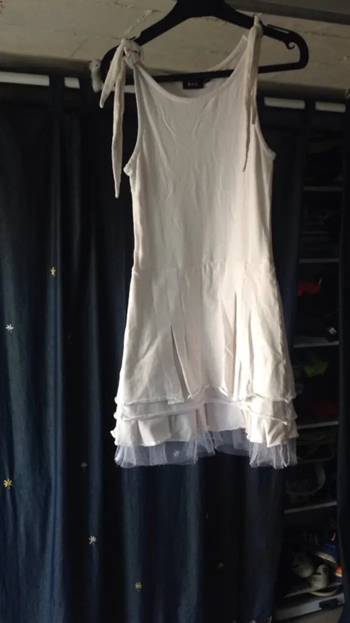 Robe blanche b.a.g 8 ans