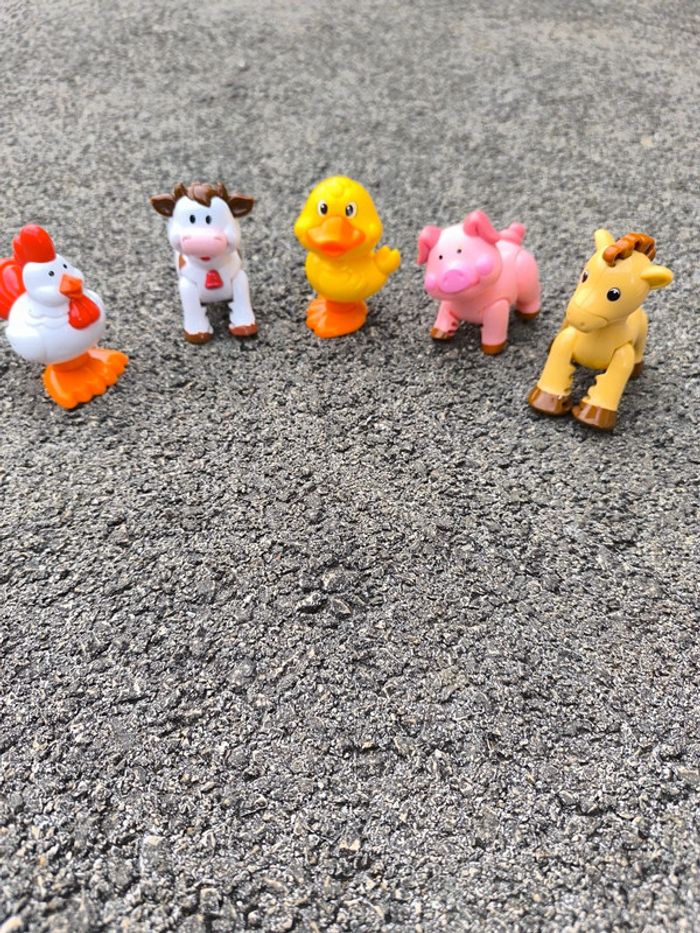 Animaux de la ferme articulés. La poule et le canard en appuyant dessus font un son
