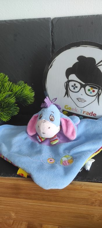 doudou ane bleu multicolore rayures bourriquet disney abeille écharpe violet