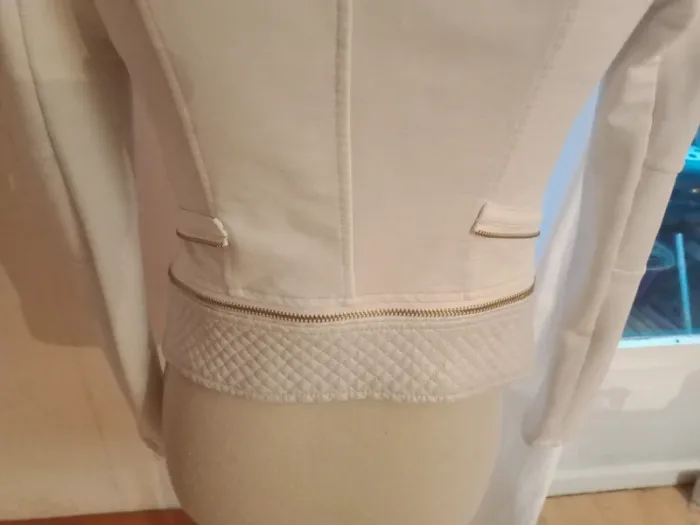 Jolie veste blanche - photo numéro 2