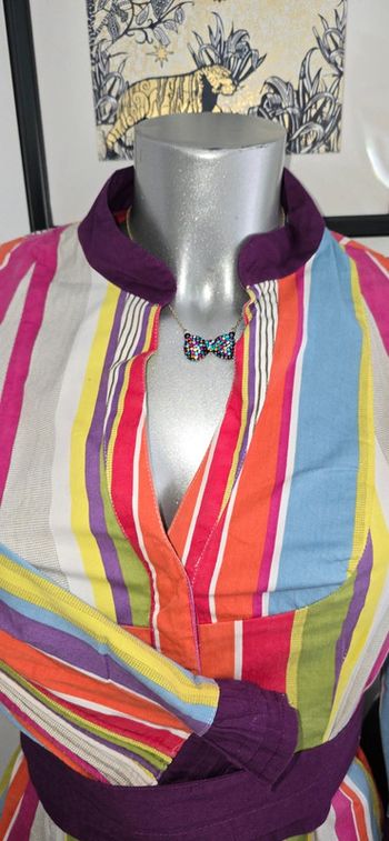 Chemise tunique  multicolore  pleins  de jolis détails  voir photos  taille 40