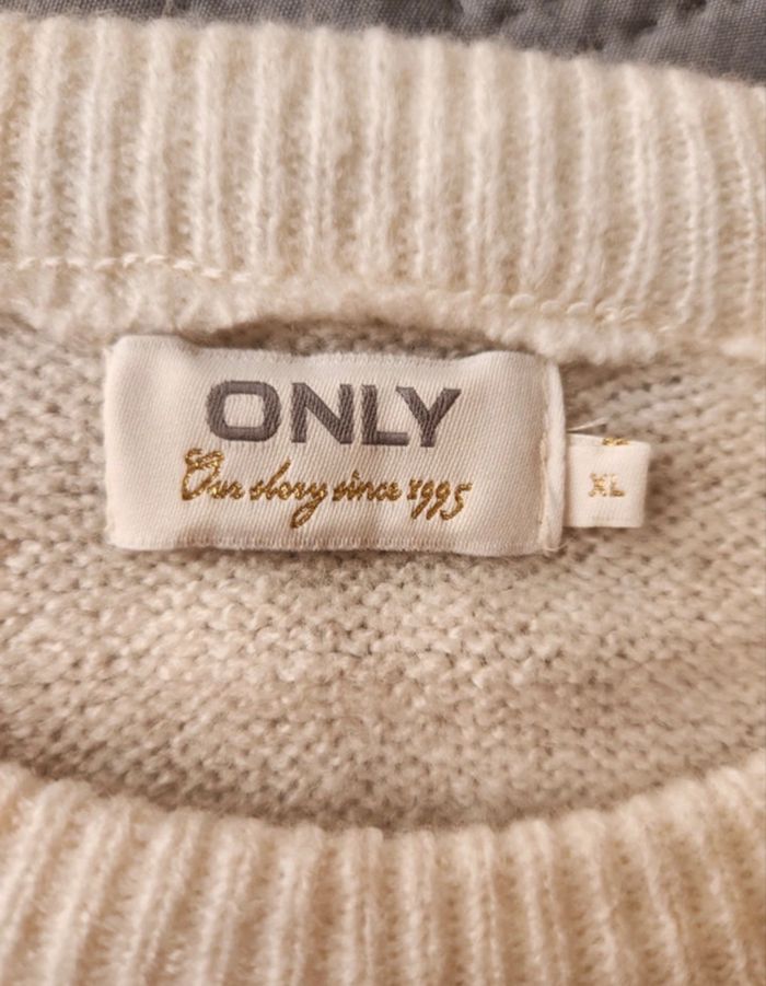 Pull crème beige à broderies fleurs - photo numéro 4