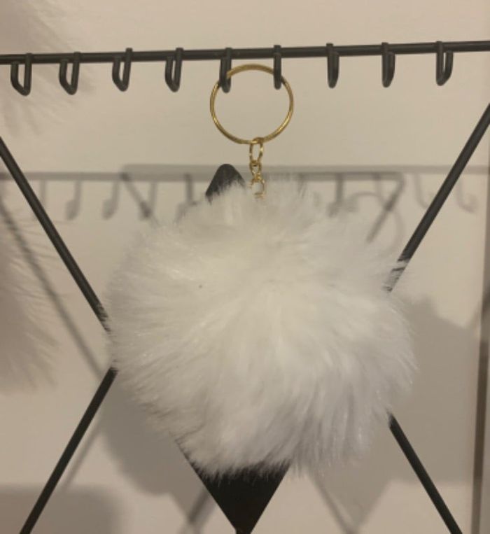 Porte-clés ou bijoux de sacs pompons en fausse fourrure