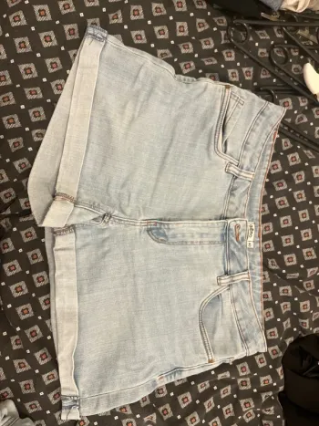 Short jeans