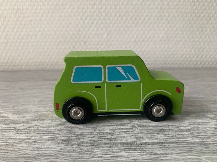 Lot de 4 voitures en bois - photo numéro 9