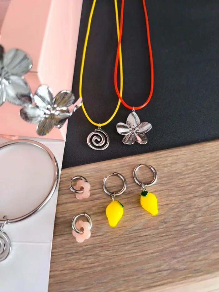 Lot de 25 bijoux argentés et multicolores - photo numéro 6