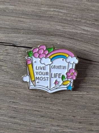 Pin's livre tendances créative Life