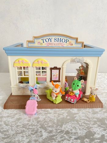 Magasin de jouets, Toy shop atelier du Père Noël, lutin, Sylvanian déguisement