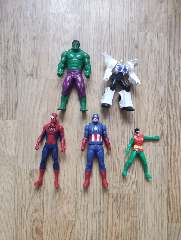 Lot de figurines Marvel et autre