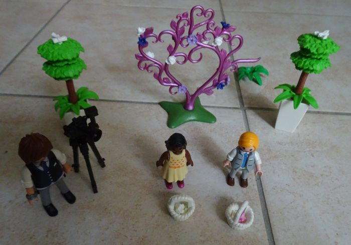 Playmobil City Life Carrosse et couple de mariés 9427 + Enfants d'honneur avec Photographe 9230 - photo numéro 4